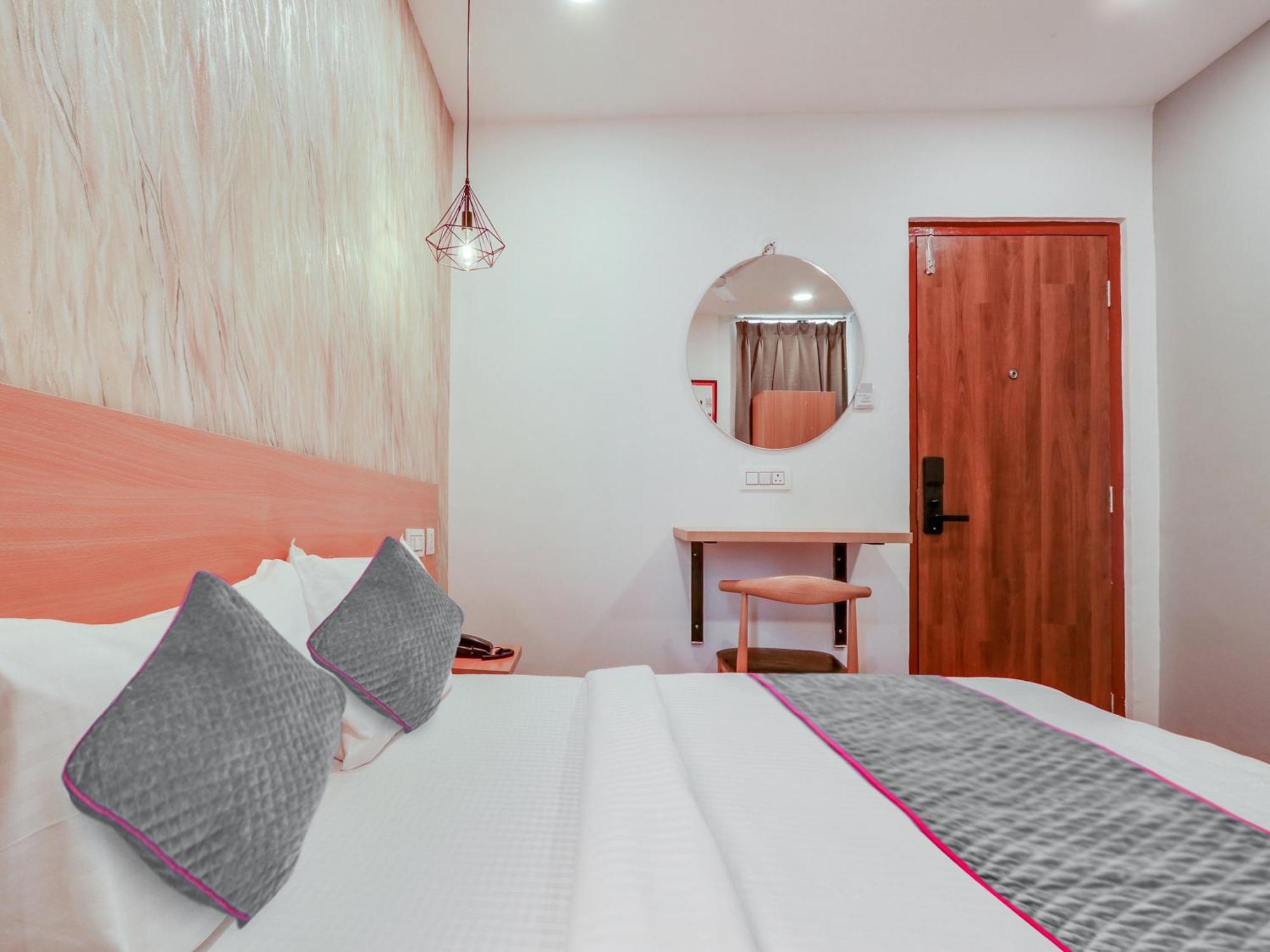 Townhouse Casa Grand Hotel Hyderabad Ngoại thất bức ảnh