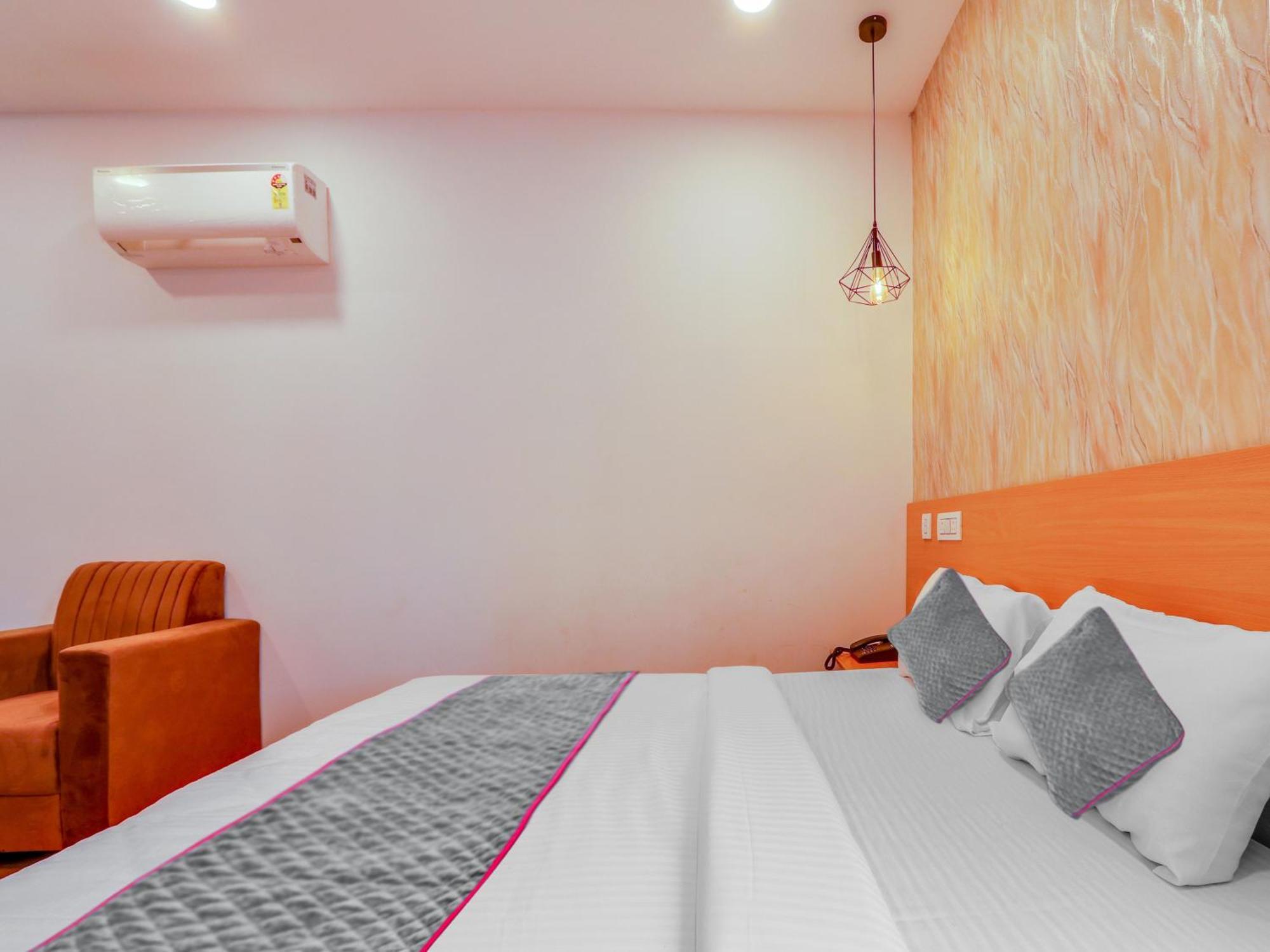 Townhouse Casa Grand Hotel Hyderabad Ngoại thất bức ảnh